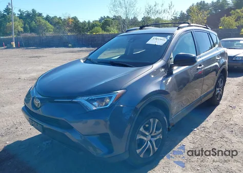2017 Toyota Rav4 Le z USA, uszkodzony, nr VIN JTMBFREV6HJ142486